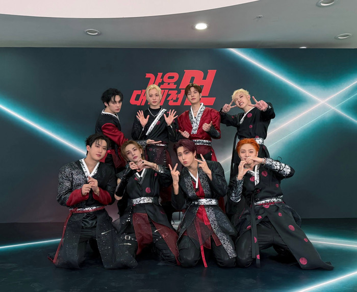 Bán album triệu bản toàn cầu, Stray Kids vẫn gặp khó ở quê nhà Ảnh 4