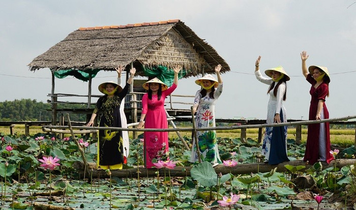 Đến Đồng Tháp quê Hồ Văn Cường, du khách như được sống chậm lại.