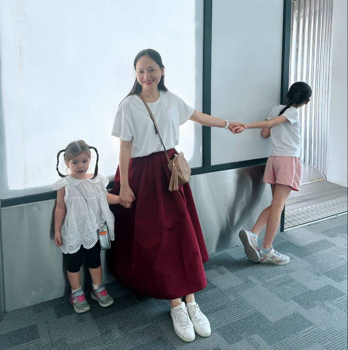 Lan Phương nhận nhiều lời động viên, khen ngợi khi khoe khoảnh khắc ngọt ngào bên hai hai con Ảnh: FBNV