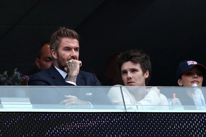 Cruz Beckham đã cùng bố David Beckham đến xem một trận đấu World Cup và không ngần ngại 'châm chọc' em trai Brooklyn của mình. &nbsp; Ảnh: Buda Mendes/Getty Images.
