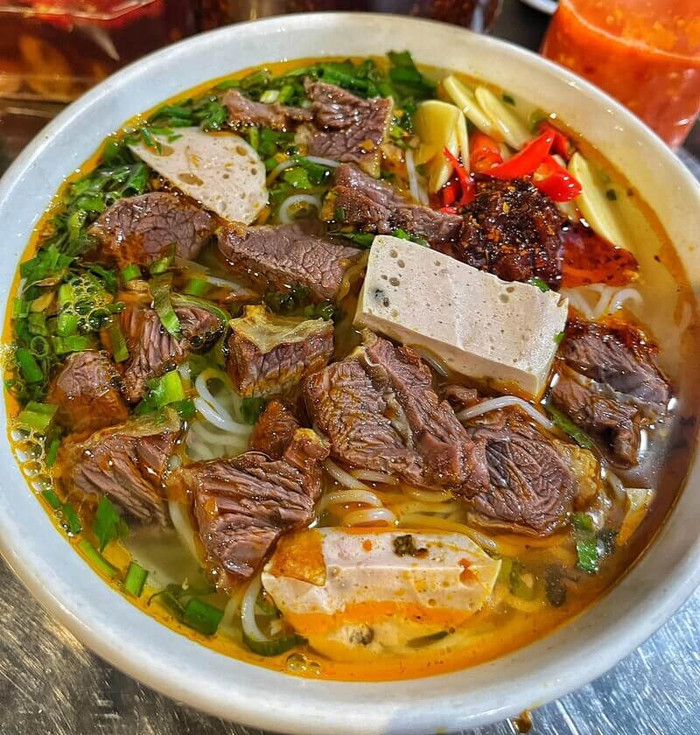 Ở quê bà xã Hồ Văn Cường có một khu chợ nổi tiếng với loạt món ăn hấp dẫn Ảnh 5