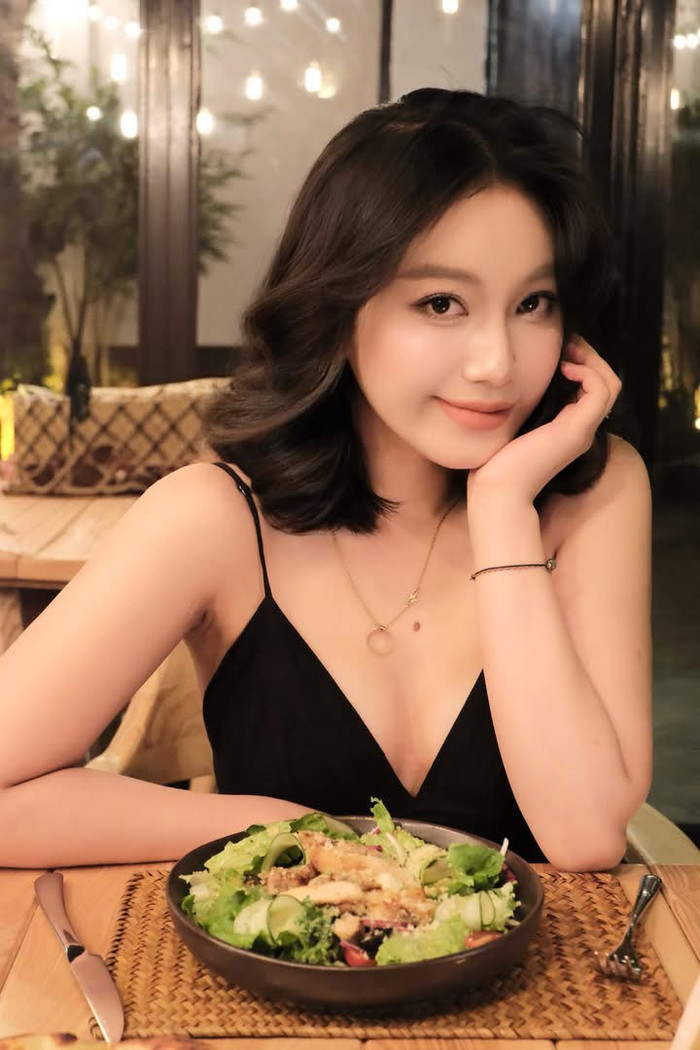 Hồ Văn Cường cũng thừa nhận cuộc sống của anh đã thay đổi rất nhiều kể từ khi lập gia đình. “Có gia đình rồi, tôi nỗ lực nhiều hơn để kiếm tiền chăm lo vợ và gia đình”. Ảnh: FBNV
