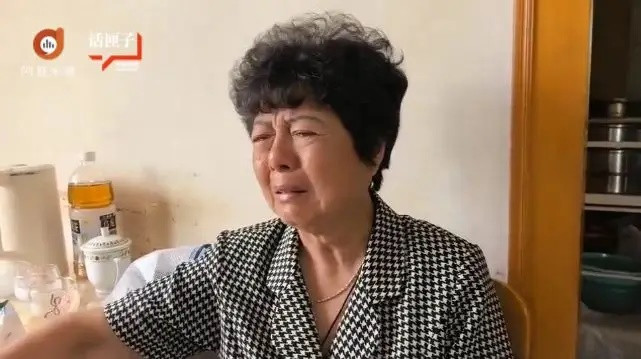 Người đàn ông 44 tuổi hôn mê, mẹ ruột bất lực vì không thể dùng tiền của con để cứu mạng Ảnh 1