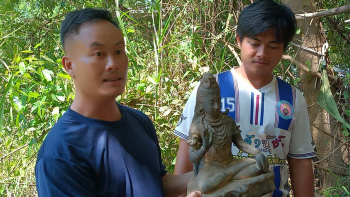Đi câu cá, người đàn ông câu trúng 'bảo vật' dưới sông Ảnh 2