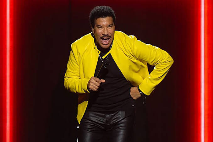 Lionel Richie tiếp tục hoãn 2 đêm diễn sau sự cố sức khỏe Ảnh 1