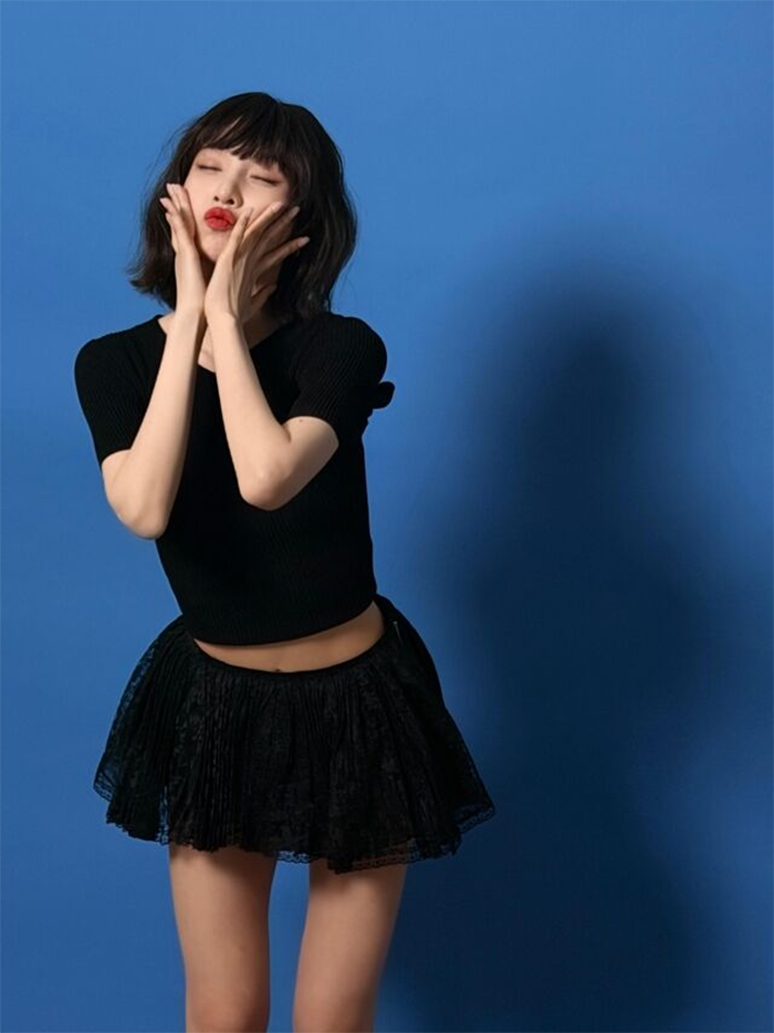 Joy thay đổi nhiều phong cách trong loạt ảnh lần này.