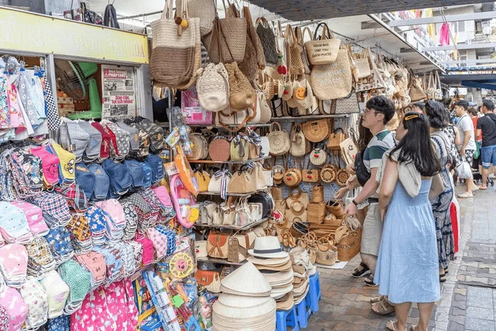 Theo chân Tiểu Vy đến Đà Nẵng, khám phá khu chợ càng đi càng khó về tay không Ảnh 5