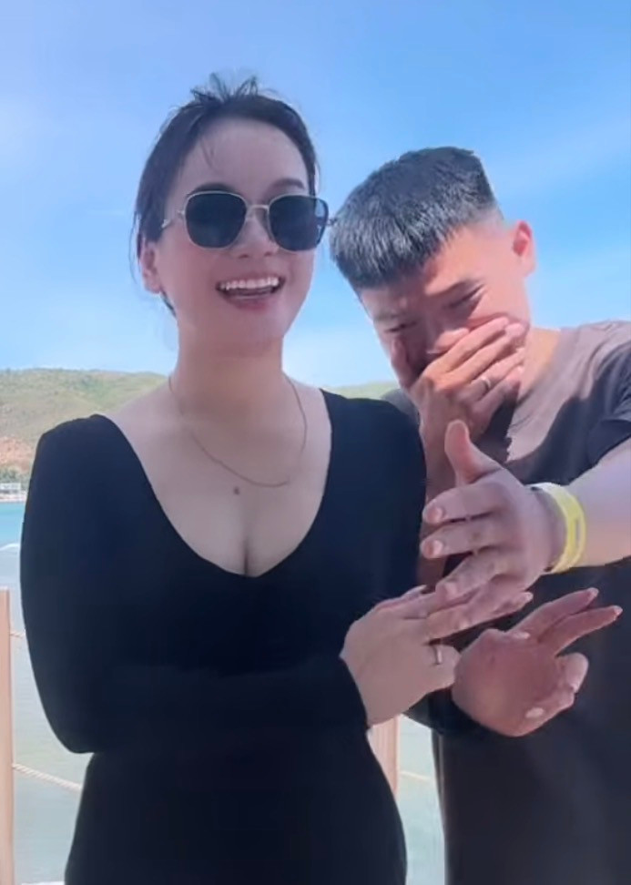 Hồ Văn Cường vừa khiến người hâm mộ thích thú với cuộc sống hôn nhân ngọt ngào. Ảnh chụp màn hình