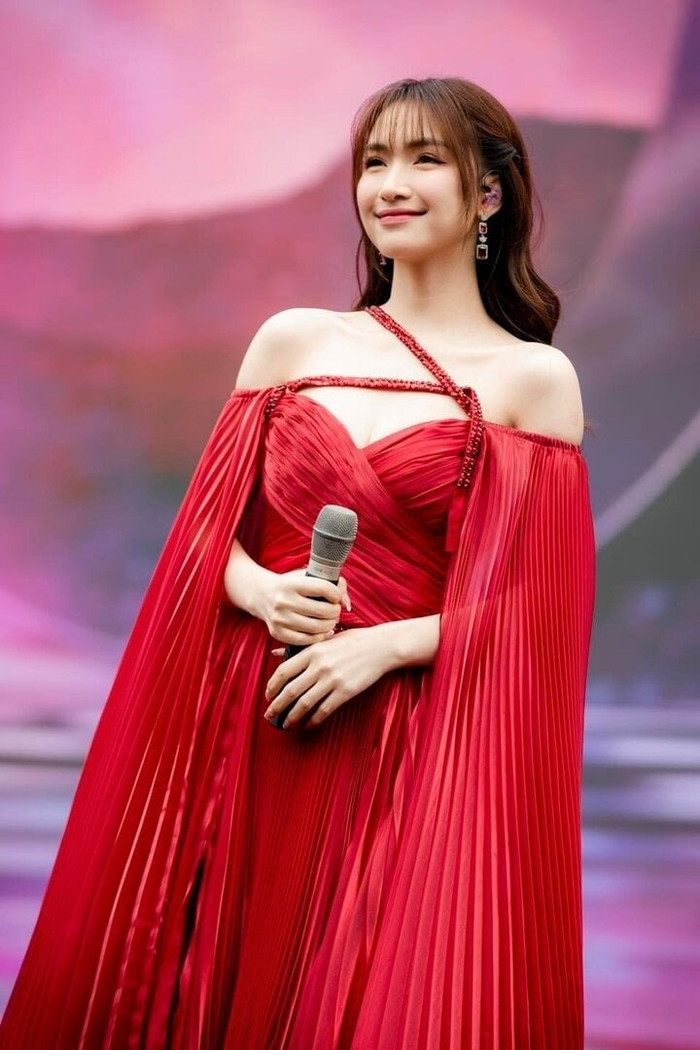 Hoà Minzy quê ở Bắc Ninh - địa phương nổi tiếng với giống gà Hồ.