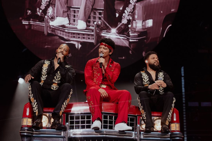 Bruno Mars tạo 'cơn địa chấn' tại Berlin (Đức) giữa thời điểm nắng nóng kỷ lục Ảnh 3