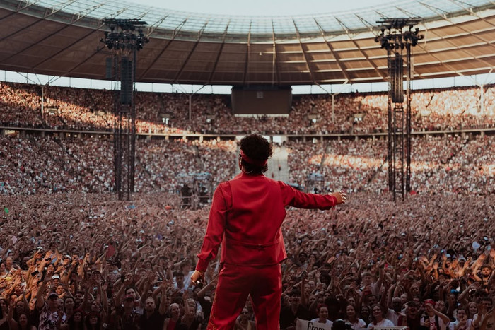Bruno Mars tạo 'cơn địa chấn' tại Berlin (Đức) giữa thời điểm nắng nóng kỷ lục Ảnh 1