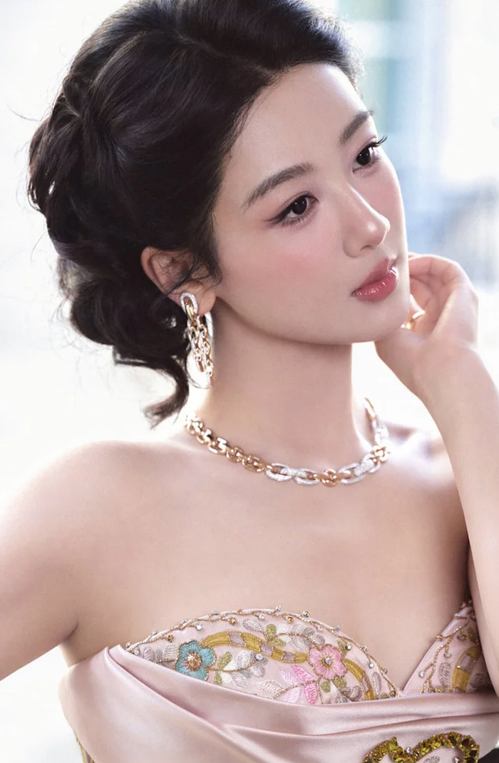 Dương Tử vừa có những chia sẻ đầu tiên sau khi giành giải Nữ diễn viên xuất sắc nhất tại lễ trao giải Bạch Ngọc Lan lần thứ 31 (Ảnh: Weibo).