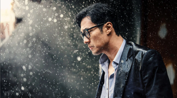 So Ji Sub trở lại màn ảnh nhỏ trong vai Kim Do Hyun, cựu đặc vụ quyết đánh đổi mọi thứ để tìm lại con gái.