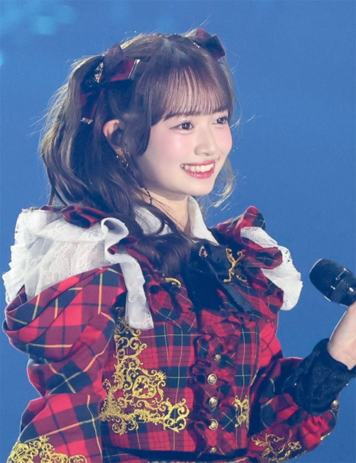 Hanada Mei là thành viên của nhóm nhạc thần tượng AKB48.
