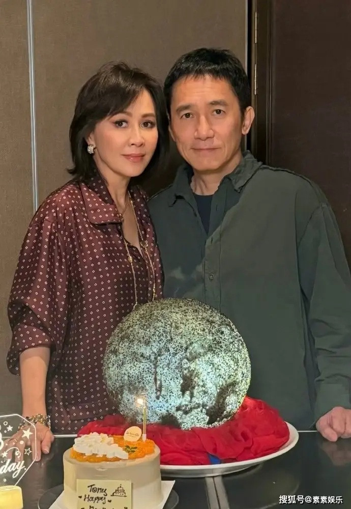 Lương Triều Vỹ đón sinh nhật bên Lưu Gia Linh. (Ảnh từ Sohu)