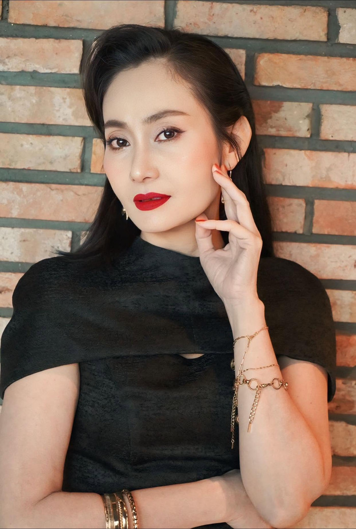 Không chỉ là diễn viên, NSƯT Hạnh Thúy còn tham gia biên kịch, góp phần tạo nên chiều sâu cho nhiều tác phẩm điện ảnh. Ảnh: FBNV.&nbsp;