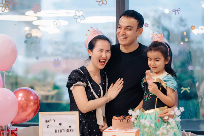 Võ Hạ Trâm hạnh phúc đón sinh nhật bên gia đình.&nbsp;