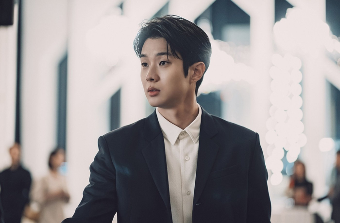 &nbsp;Diễn viên Choi Woo Shik đã trực tiếp lên tiếng sau khi vướng tranh cãi bị cáo buộc phân biệt đối xử với một người hâm mộ da màu.