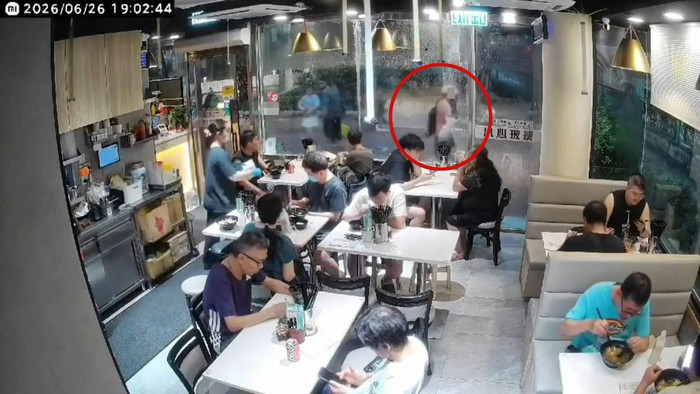Người đàn ông ăn quỵt không trả tiền, nhân viên hét lên một câu lớn gây bẽ mặt Ảnh 2