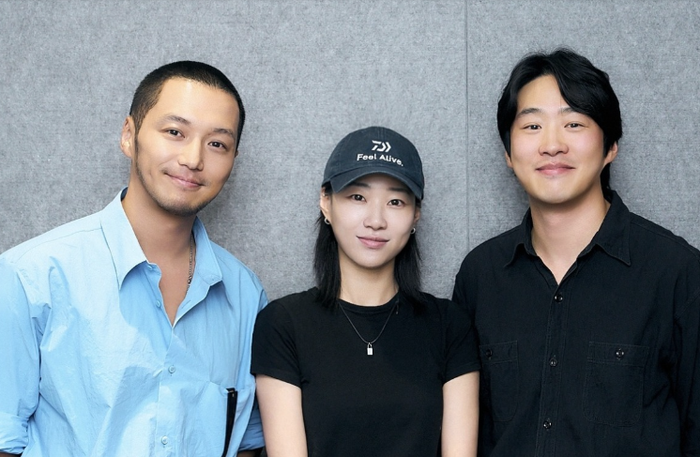 Ba diễn viên &nbsp;Byun Yo Han, Ahn Jae Hong và Ha Yun Kyung có mặt tại buổi đọc kịch bản. Ảnh: Baeksang.official