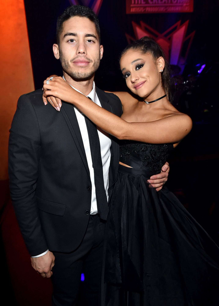 Ariana Grande đổi lời hit 'Thank U, Next' để tri ân bạn trai cũ ngay trên sân khấu Ảnh 2