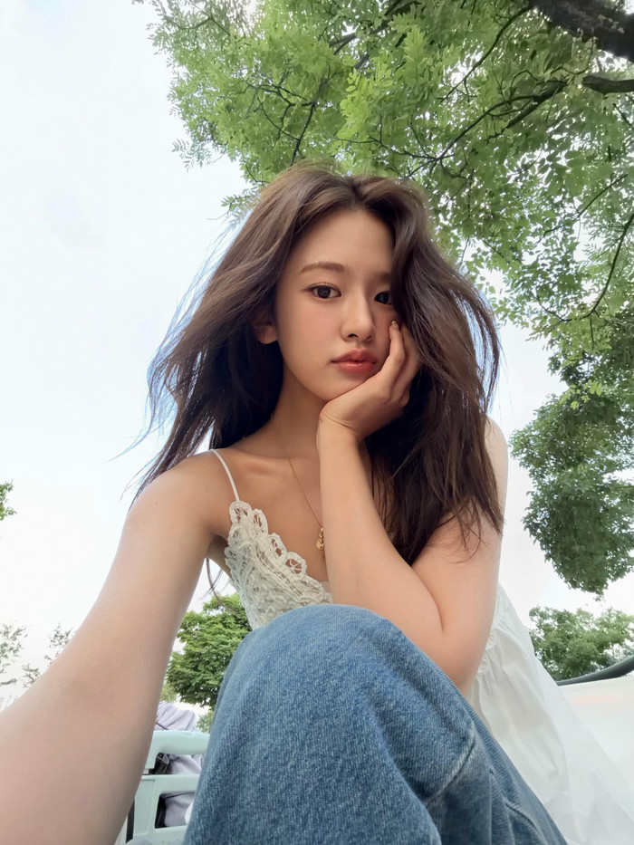 Khoảnh khắc đời thường tràn đầy năng lượng của Ahn Yu Jin (IVE). (Nguồn: Instagram nhân vật)