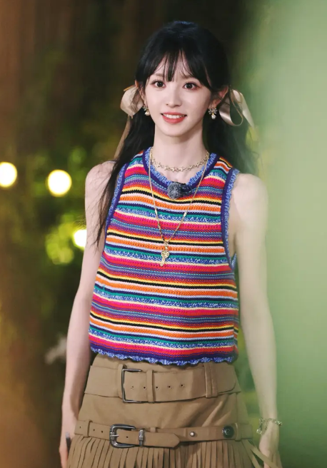 Nụ cười rạng rỡ và đôi mắt long lanh là vũ khí thương hiệu giúp Điền Hi Vi dễ dàng chinh phục mọi ánh nhìn. Ảnh: Sohu