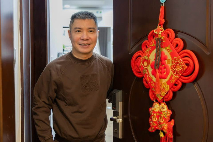 Sau biến cố sức khỏe, NSND Công Lý chưa thể trở lại như xưa nhưng vẫn bền bỉ sống với niềm đam mê diễn xuất. Ảnh: FBNV