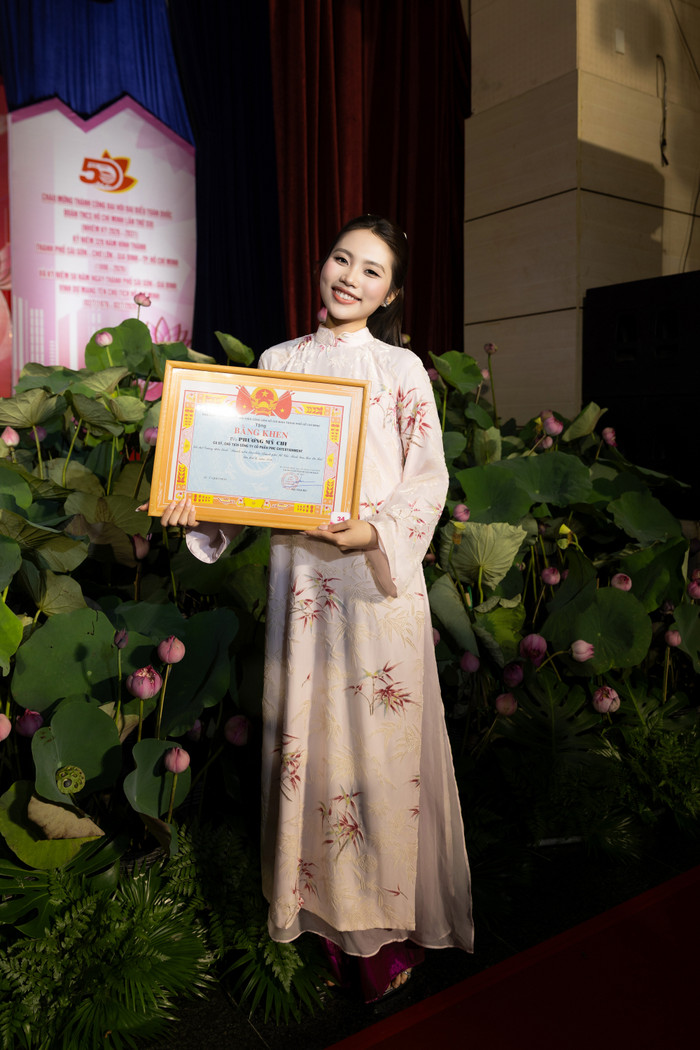 Phương Mỹ Chi trong vai trò một công dân trẻ trách nhiệm, giàu tinh thần cống hiến, luôn nỗ lực tạo ra những giá trị tốt đẹp cho cộng đồng và xã hội.