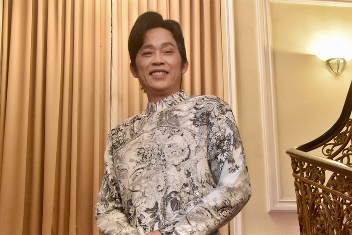 Hoài Linh cũng mạnh mẽ bước qua những nốt trầm để trở lại màn ảnh rộng, từ đó toả sáng trong hai phần phim Làm Giàu Với Ma.