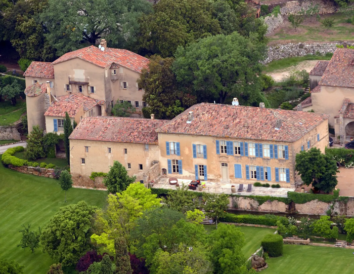Điền trang kiêm nhà máy rượu Château Miraval tại Pháp.