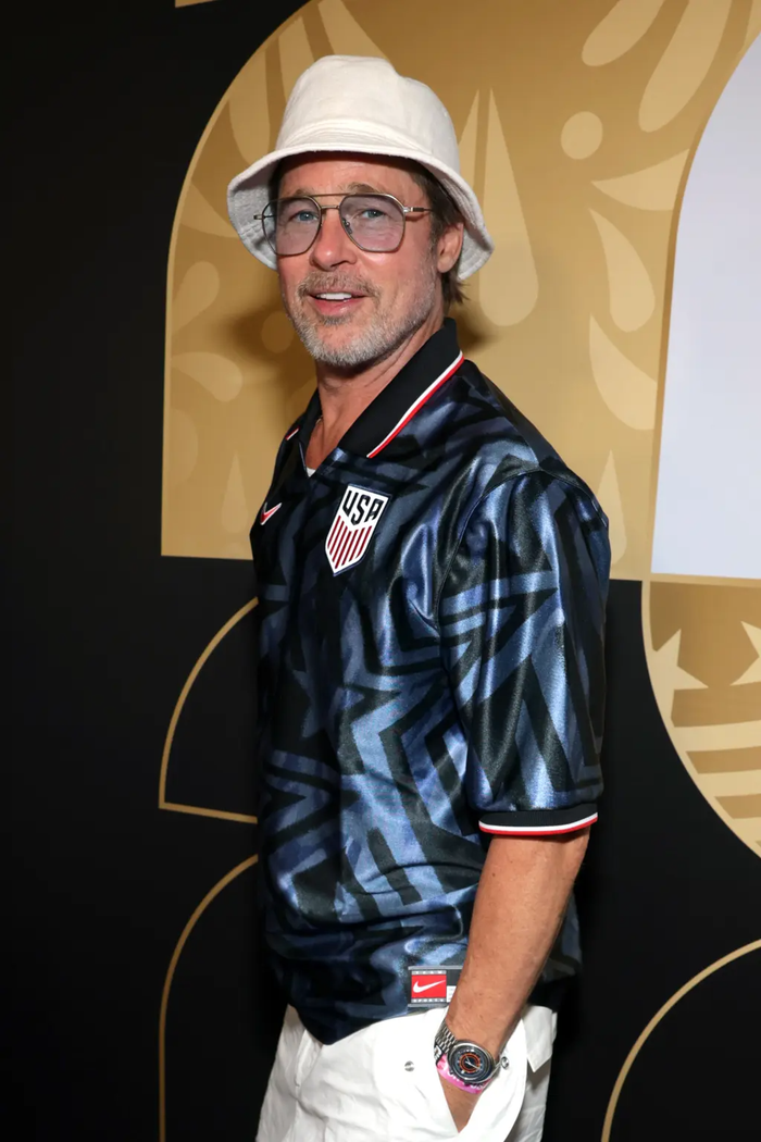 Trước đó, vào tháng 6/2025, Brad Pitt đã đề nghị lấy lời khai của Alexey Oliynik - một đại diện của Stoli Group.
