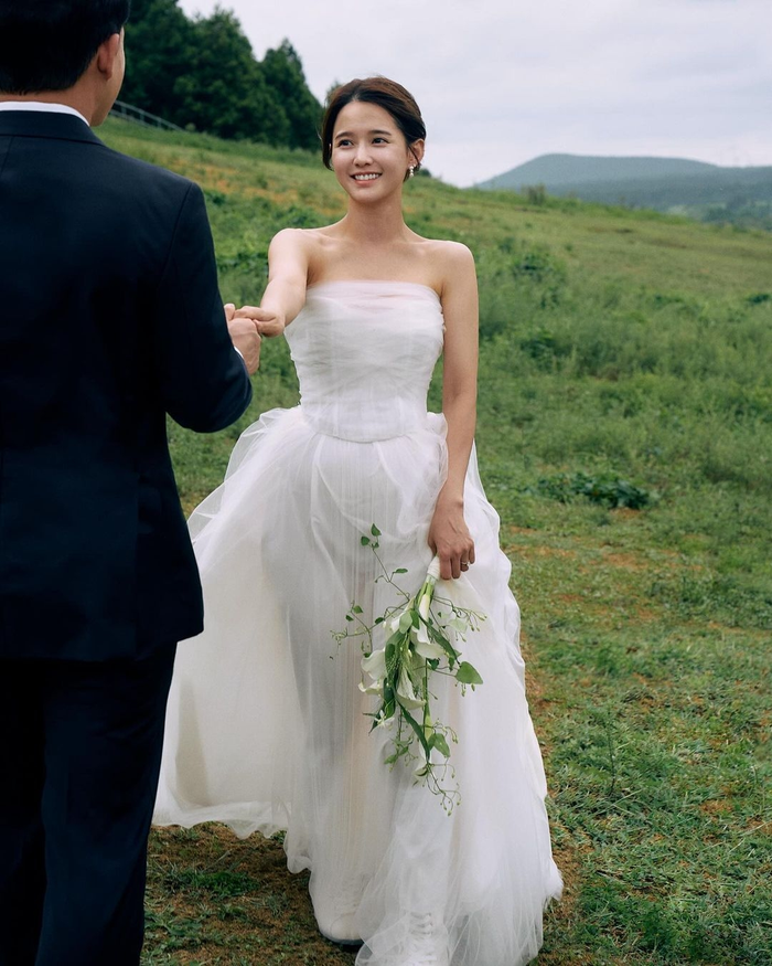 Được biết, Nam Bo Ra kết hôn với một doanh nhân cùng tuổi vào tháng 5 năm ngoái.