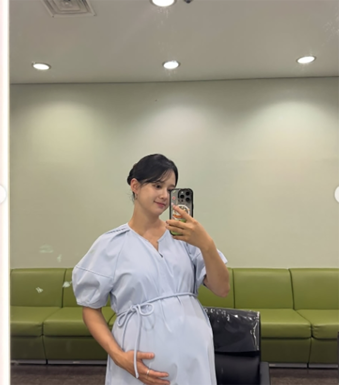 Hình ảnh Nam Bo Ra thời điểm mang thai.
