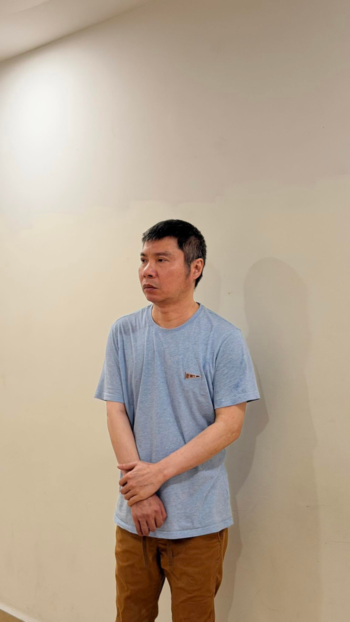 Hình ảnh mới của NSND Công Lý nhận được nhiều sự quan tâm khi nam nghệ sĩ xuất hiện với gương mặt trầm lặng sau hành trình điều trị kéo dài. Ảnh: FBNV.