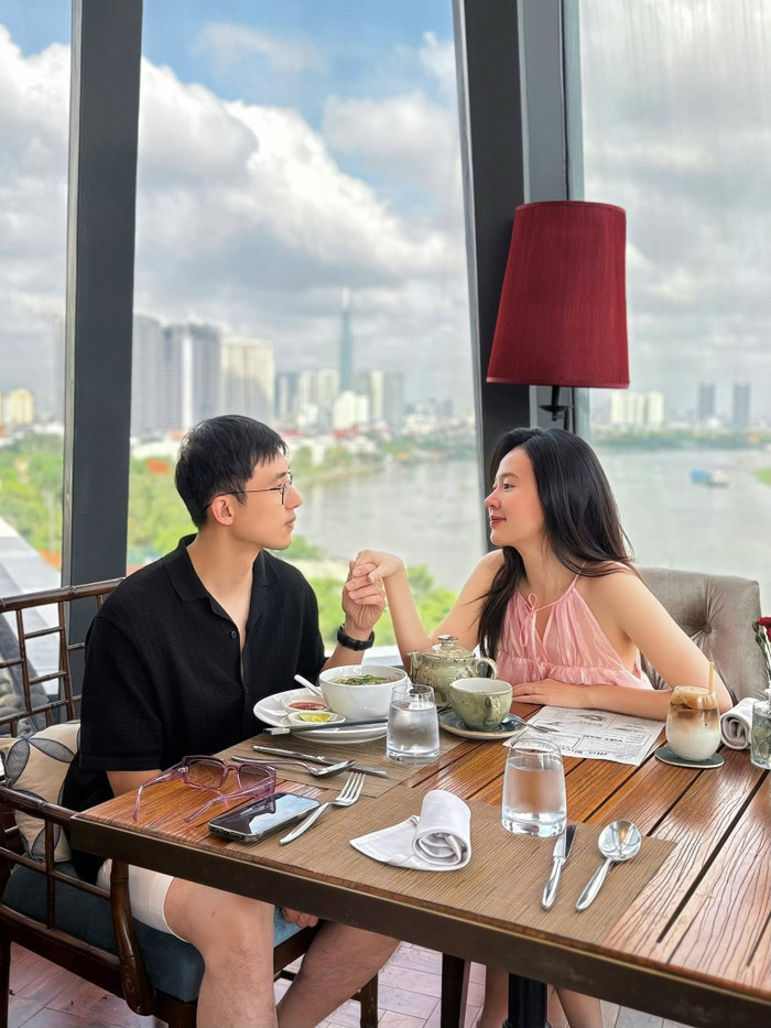 Midu được ông xã luôn hết mực quan tâm, cưng chiều. Ảnh: FBNV