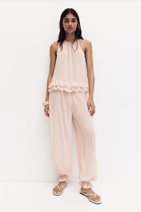 Pale Pink là gam hồng phấn nhẹ nhàng. Ảnh: H&M