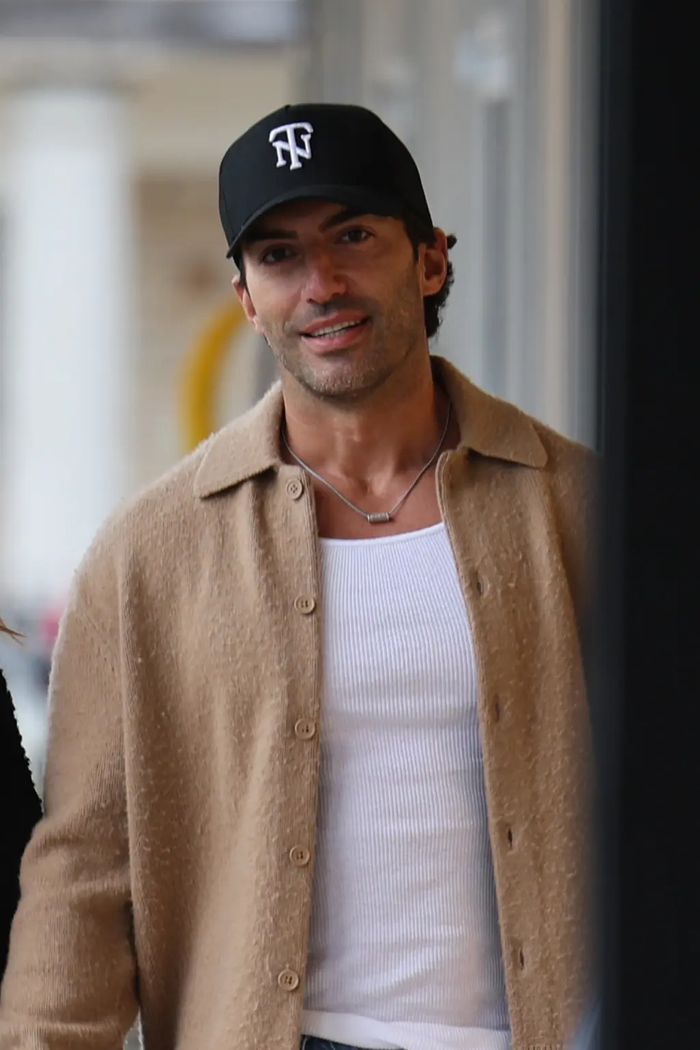 Blake Lively đang yêu cầu Justin Baldoni chi trả toàn bộ phí luật sư và các chi phí pháp lý mà cô đã phải bỏ ra để đối phó với vụ kiện phỉ báng do nam diễn viên đệ trình trước đó.