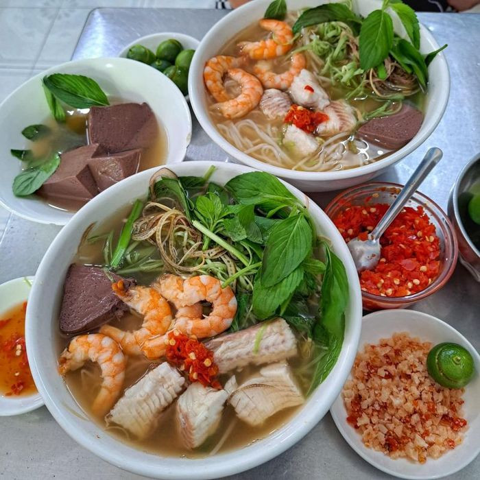 Món bún nước lèo miền Tây.