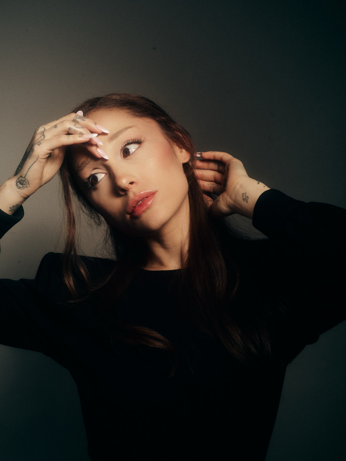 'hate that i made you love me': Ariana Grande trưởng thành hay đánh mất bản sắc? Ảnh 2