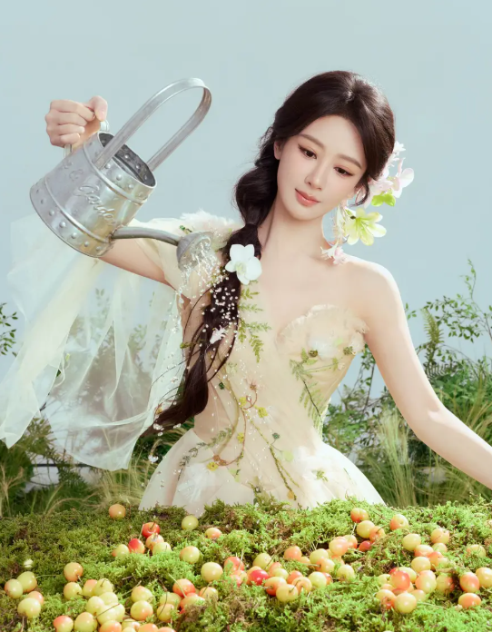 Dương Tử xuất hiện đầy cuốn hút trong bộ ảnh mới giữa lúc Gia Nghiệp đang nhận được nhiều sự quan tâm. Ảnh: Sohu