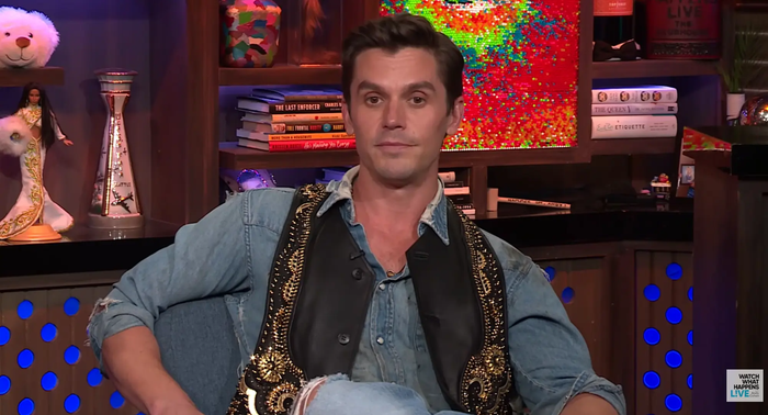 Antoni Porowski có câu trả lời đầy khéo léo khi được hỏi về việc có nhận được lời mời tới đám cưới của Taylor Swift và Travis Kelce hay không.
