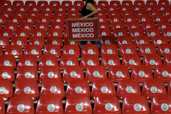 CAS giữ nguyên án phạt tiền của FIFA đối với Mexico vì các khẩu hiệu kỳ thị đồng tính, hủy quyết định đóng cửa một phần sân vận động. Ảnh: Reuters
