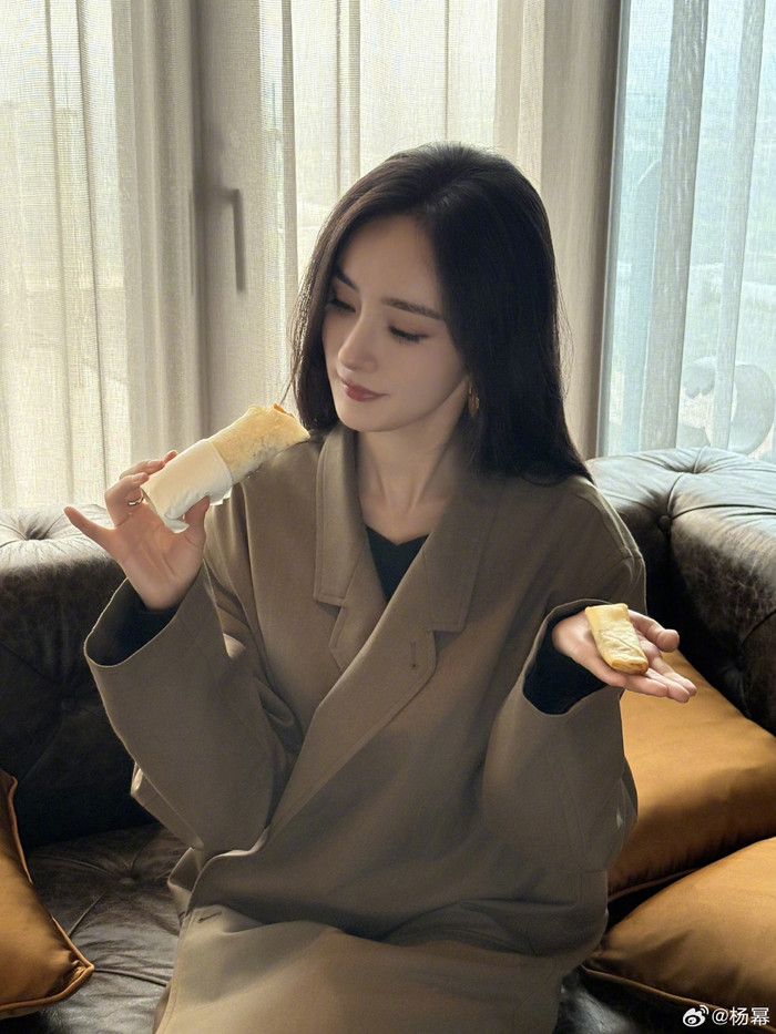 &nbsp;Dương Mịch khá kín tiếng, gần như không chia sẻ về cuộc sống đời tư ở trên mạng xã hội. Ảnh: Weibo