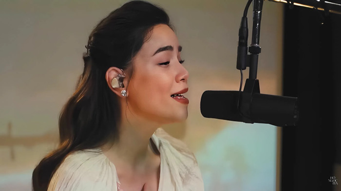 Hồ Ngọc Hà gây 'dậy sóng' mạng xã hội khi bài hát Cự Tuyệt được nhiều người yêu thích trở lại sau 5 năm.