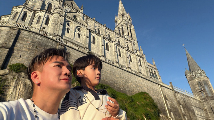 Đàm Vĩnh Hưng đang rất hạnh phúc với thiên chức làm cha sau khi công khai con trai.