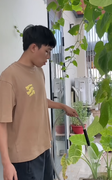 Hồ Văn Cường trong vlog đời thường chia sẻ đến người hâm mộ.