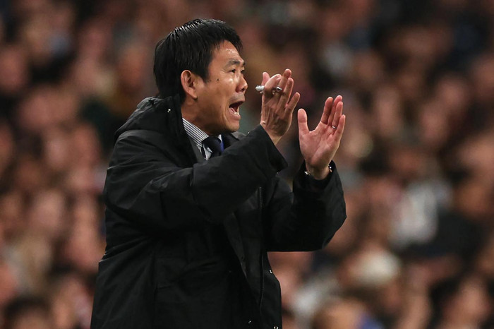 HLV Hajime Moriyasu đau đớn chấp nhận thất bại trước Brazil, khép lại hành trình World Cup và giấc mơ vô địch của Nhật Bản. Ảnh: FIFA
