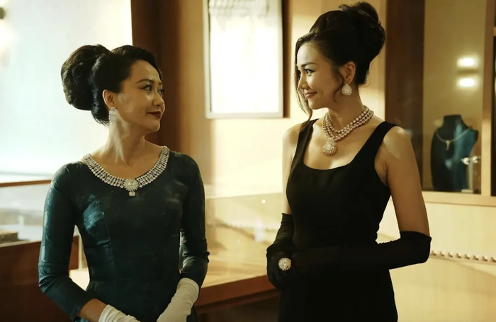 Mesdames Thanh Sắc vẫn trụ rạp với doanh thu hơn 14,5 tỷ đồng, nhưng tốc độ bán vé đã chậm lại trước làn sóng phim ngoại.
