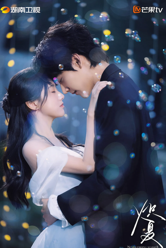 Bộ phim thuộc dòng thanh xuân đô thị kết hợp yếu tố ngược tâm, xoay quanh chuyện tình kéo dài suốt nhiều năm giữa Chu Vãn và Lục Tây Kiêu. Thời còn đi học, Chu Vãn buộc phải tiếp cận Lục Tây Kiêu với mục đích vay tiền chữa bệnh cho bà nội. Dần dần, cả hai nảy sinh tình cảm nhưng lại chia tay vì những hiểu lầm và biến cố trong cuộc sống. Mười năm sau, họ gặp lại trong môi trường công sở. Khi đối diện với những tổn thương chưa khép lại, cả hai quyết định cùng tìm hiểu sự thật về vụ tai nạn năm xưa, từ đó học cách tha thứ và mở ra cơ hội cho một khởi đầu mới.